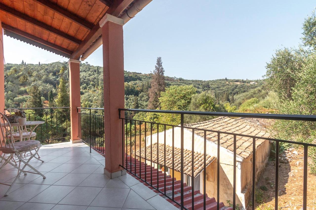 Ilia'S Holiday Home Peritheia Exterior foto