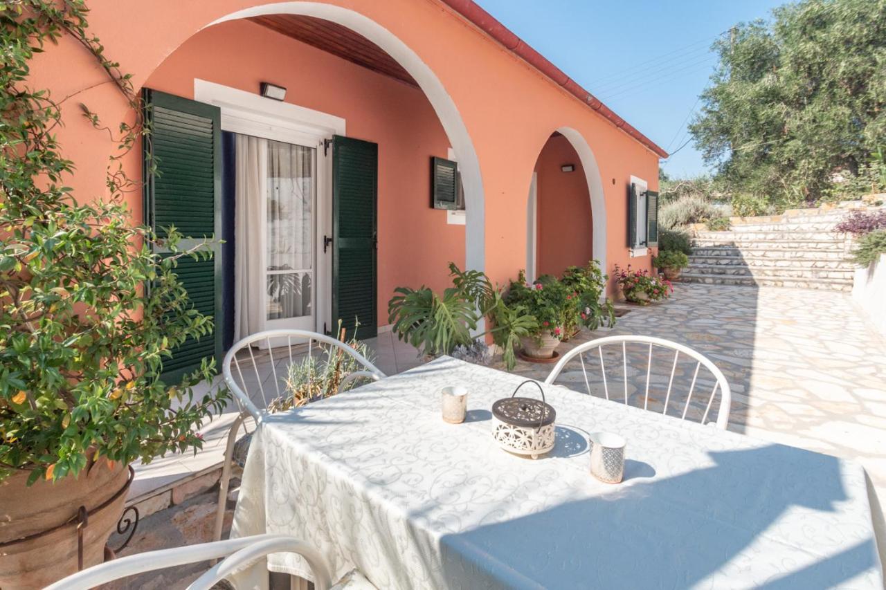 Ilia'S Holiday Home Peritheia Exterior foto